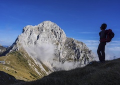 Ljubitelji narave v slovenskih gorah občudujejo zelo redek pojav — prizor je naravnost božanski!