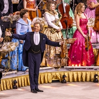 Kralj valčkov André Rieu se leta 2026 vrača v Slovenijo!