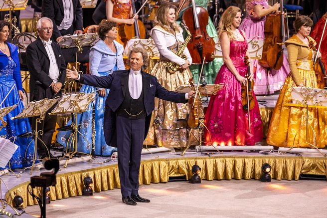 Kralj valčkov André Rieu se leta 2026 vrača v Slovenijo!