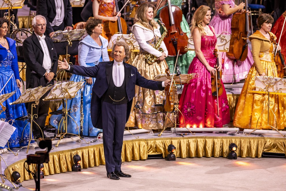 Kralj valčkov André Rieu se leta 2026 vrača v Slovenijo!