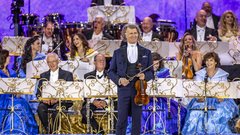 Kralj valčkov André Rieu se leta 2026 vrača v Slovenijo!