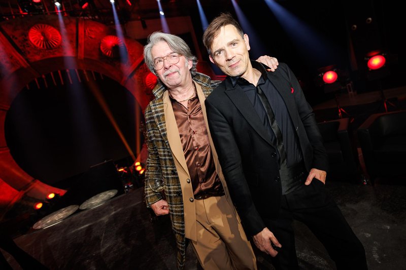 Kultna oddaja Na žaru z Ladom Bizovičarjem se vrača: tokrat je na vročem stolu Magnifico (FOTO)