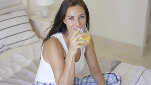 Jetra naravnost obožujejo ta sok: pijte ga zjutraj, maščobe in toksine pa čisti kot z metlo!