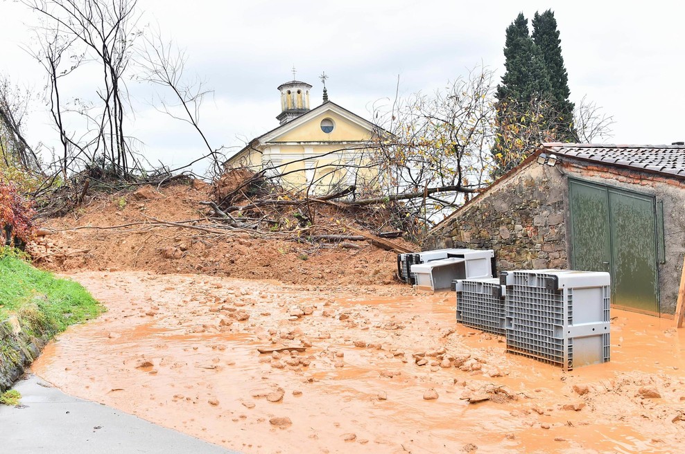 Zemeljski plaz pri Gorici odnesel dve osebi: oba so našli mrtva (foto: Profimedia)