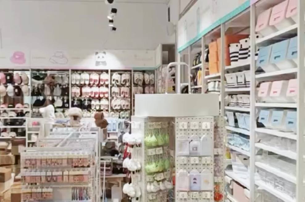 V središču Ljubljane se je odprla nova trgovina (zares je nekaj posebnega) (foto: TikTok/ximivogue.slovenia/posnetek zaslona)