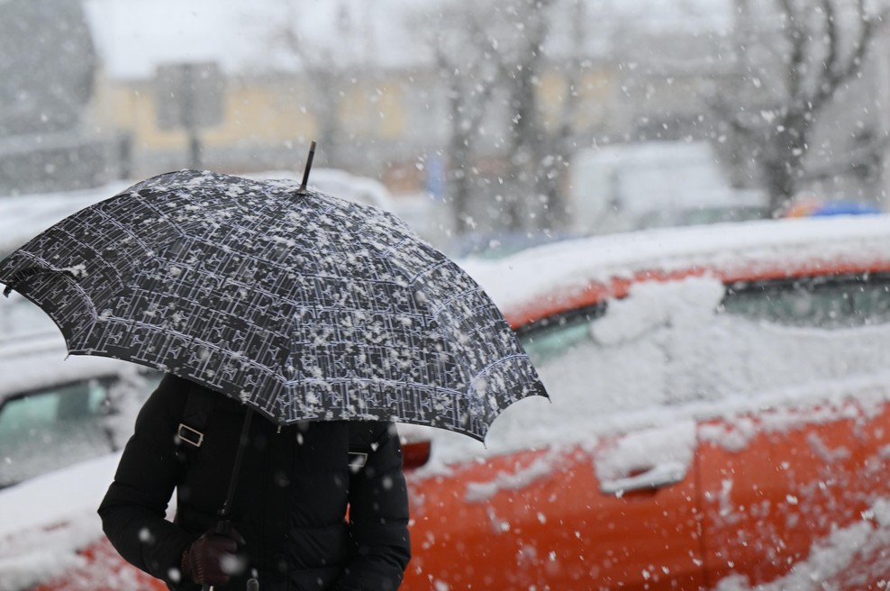 Po prvem snegu na vidiku sonce, a že kmalu lahko spet pričakujemo sneženje do nižin (foto: Žiga Živulovič jr./Bobo)