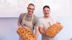 Na delavnici peke fokače sta znanje delila Luka Pangos in Jure Pavlič