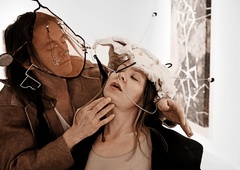 Nov inovativni projekt Klemna Janežiča: ko telo postane čopič, gib poteza, prostor pa platno