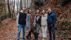 Rebeka Dremelj Gorka Berden tiskovka preživetje v naravi Šminka in sekirca