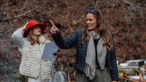 Rebeka Dremelj Gorka Berden tiskovka preživetje v naravi Šminka in sekirca