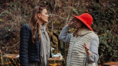 Rebeka Dremelj Gorka Berden tiskovka preživetje v naravi Šminka in sekirca