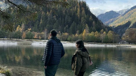 Jezero Jasna turisti kopanje