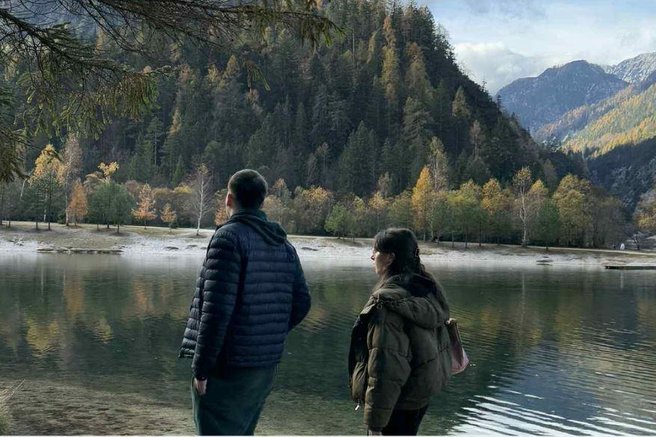 Jezero Jasna turisti kopanje