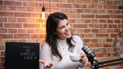 Ana Maria Mitić Živa Avžner metropolitan podkast ob skodelici kave