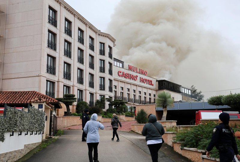 Kaos ob slovenski meji: hotel s petimi zvezdicami v plamenih (FOTO)