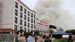 Kaos ob slovenski meji: hotel s petimi zvezdicami v plamenih (FOTO)