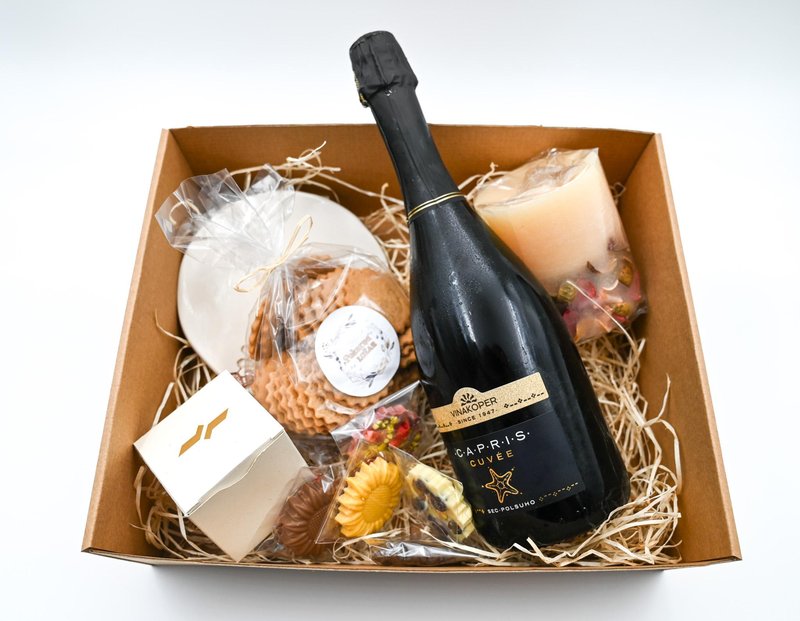 Darila, ki prinašajo toplino: ročno ustvarjena v ateljeju invalidskih delavnic