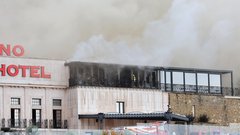 Kaos ob slovenski meji: hotel s petimi zvezdicami v plamenih (FOTO)