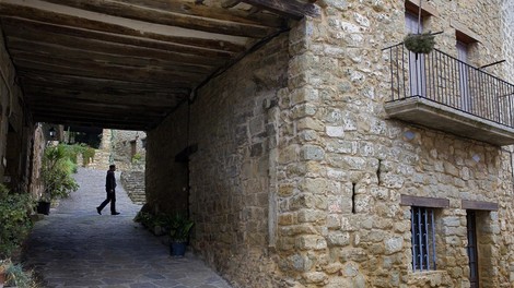 stara hisa policija racija arheologija zgodovina tatovi kriminal najdba tihotapci