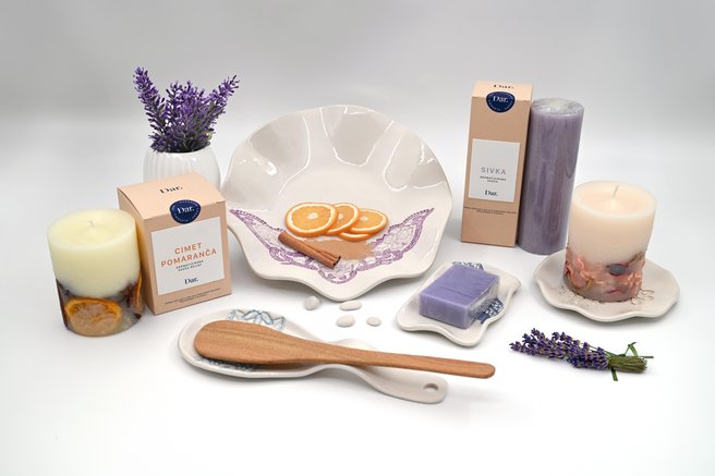 Darila, ki prinašajo toplino: ročno ustvarjena v ateljeju invalidskih delavnic