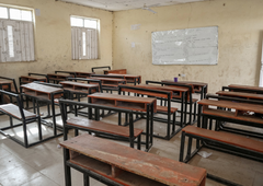 Oboroženi moški vdrli v dekliško katoliško šolo in ugrabili več kot 300 učenk