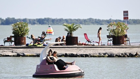 Madzarska Balaton jezero kopalci