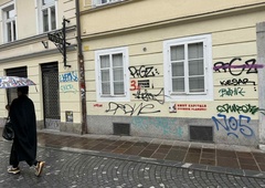 Ljubljana pod poplavo grafitov, turisti vse bolj šokirani: celo v zgodovinskem delu mesta! (FOTO)
