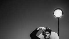 Kdo je glas, ki pritegne čedalje več pozornosti na naših radiih?