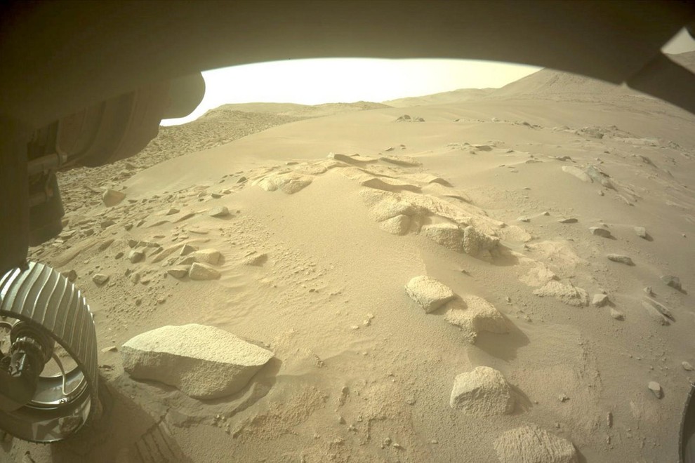 Perseverance mars rover nasa vesolje odkritje skrivnost skala