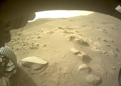 Robotek na Marsu naletel na osupljivo najdbo: NASA v šoku, strokovnjaki trdijo, da to ne sodi tja