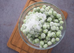 Ves čas ste ga pripravljali narobe! S tem preprostim trikom boste zamrznjen grah spremenili v pravo poslastico