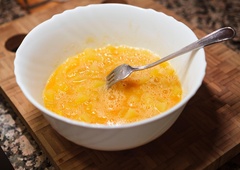 V umešana jajca za zajtrk vedno dodajte to sestavino: noro topi maščobo, prebava pa bo delala kot ura