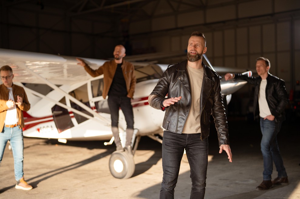 Kvatropirci z novo pesmijo napovedujejo svoj največji koncert do zdaj (VIDEO) (foto: Neo Visuals)