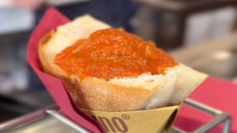 V Trstu na voljo fenomen ulične hrane, ki navdušuje turiste, stane pa samo 5 evrov