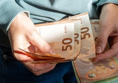 Denar jim polzi skozi prste: ta 4 horoskopska znamenja so največji zapravljivci