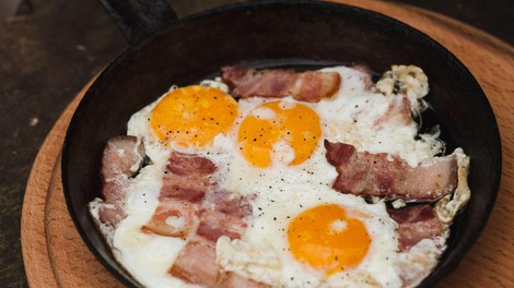 jajca slanina holesterol zdravje mascoba jetra nasvet