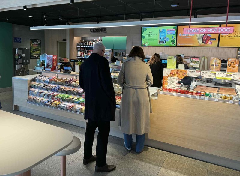 Madzarska MOL bencinska crpalka Fresh Corner kava