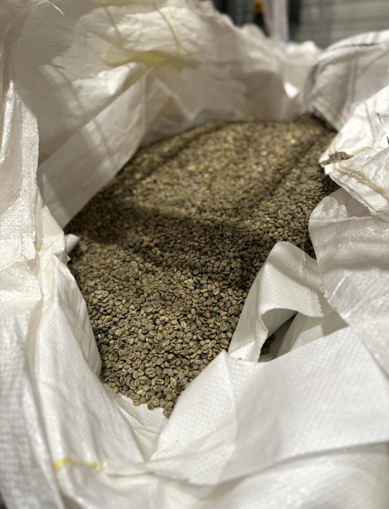 Madzarska MOL bencinska crpalka Fresh Corner kava