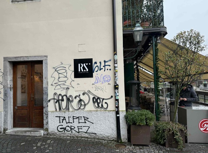 Ljubljana grafiti fasada vandalizem