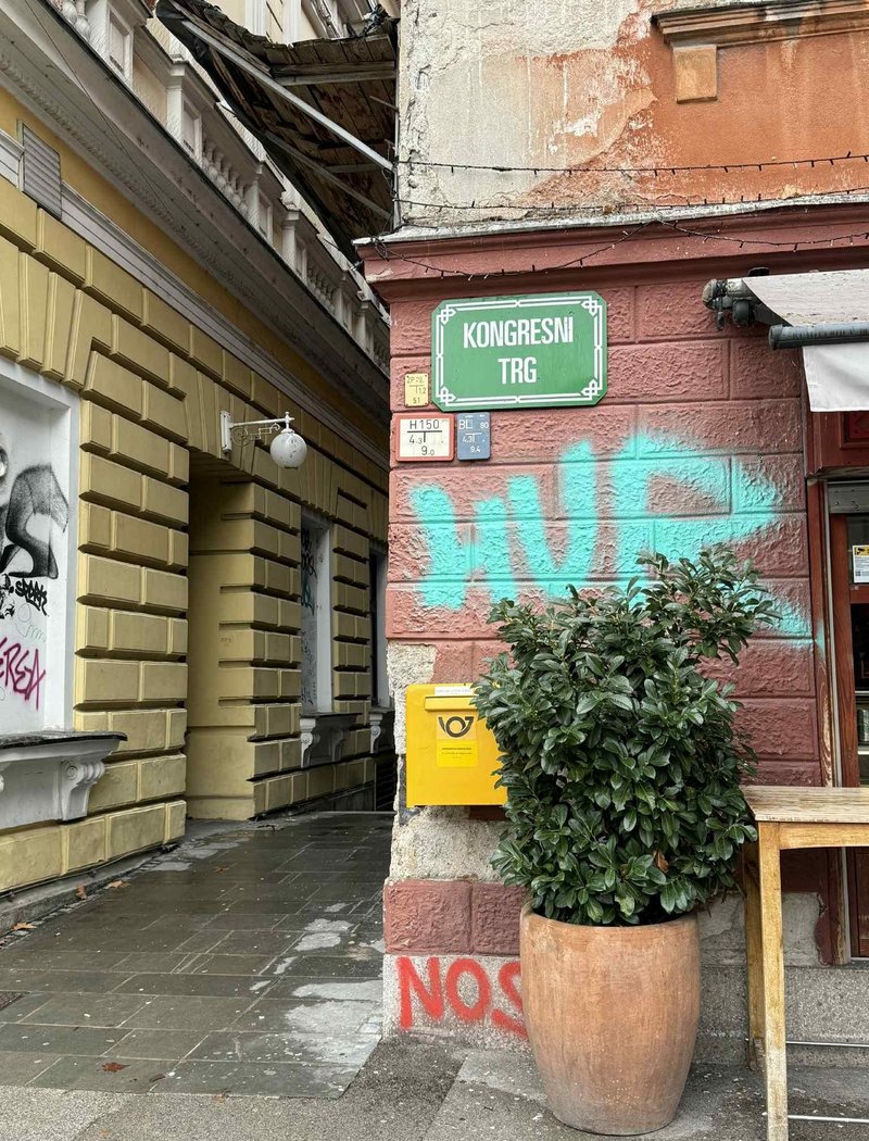 Ljubljana grafiti fasada vandalizem