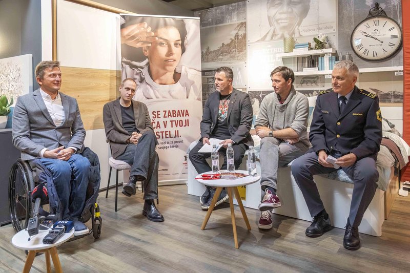 Letošnja iniciativa Heroji furajo v pižamah poziva, da naj se zabava varno konča v naši postelji