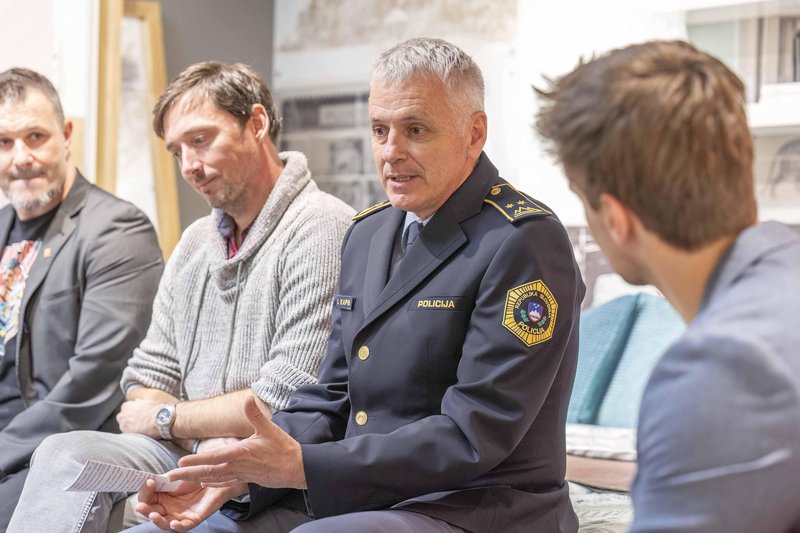 Letošnja iniciativa Heroji furajo v pižamah poziva, da naj se zabava varno konča v naši postelji