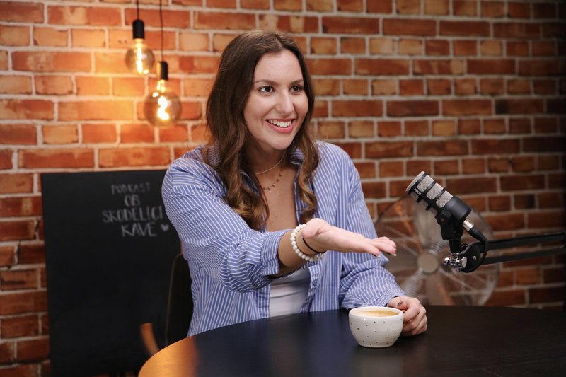 Lara Tošić Živa Avžner metropolitan podkast ob skodelici kave