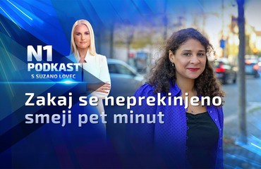 N1 podkast s Suzano Lovec: Zakaj se neprekinjeno smeji pet minut