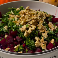 Lahka in nasitna dietna solata, ki bo čudežno očistila vašo prebavo