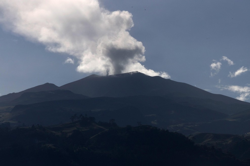 Eden od najnevarnejših vulkanov začel bruhati pepel (foto: Profimedia)