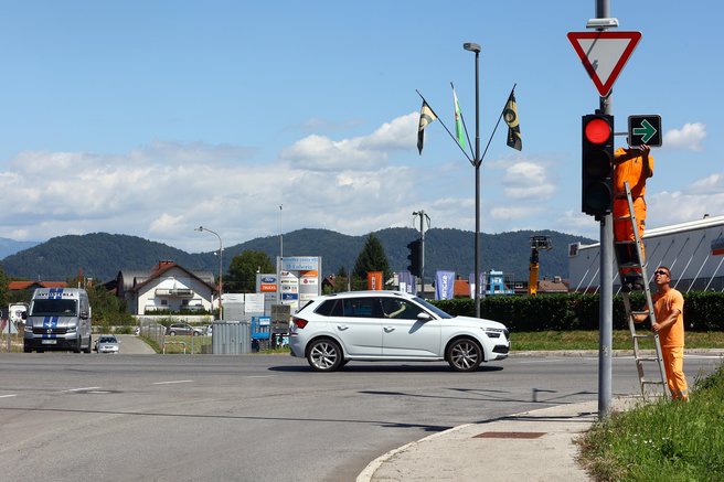Zelena puščica za zavijanje desno v vsa ljubljanska križišča? Župan Janković pojasnjuje, ali bi se to lahko zgodilo v kratkem