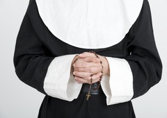 Redovnico ujeli na laži: policisti proti njej vložili kazensko ovadbo