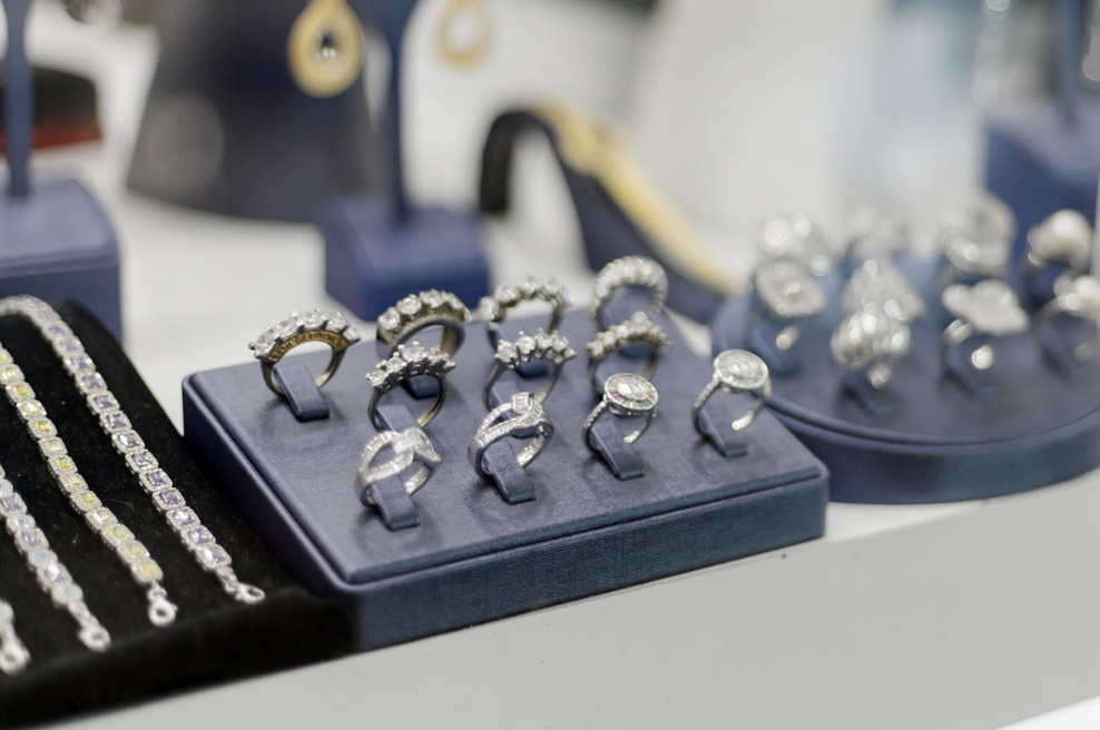 Nenavadna domiselnost neuspešnega tatu: vstopil v draguljarno, nato pa ... (foto: Profimedia)