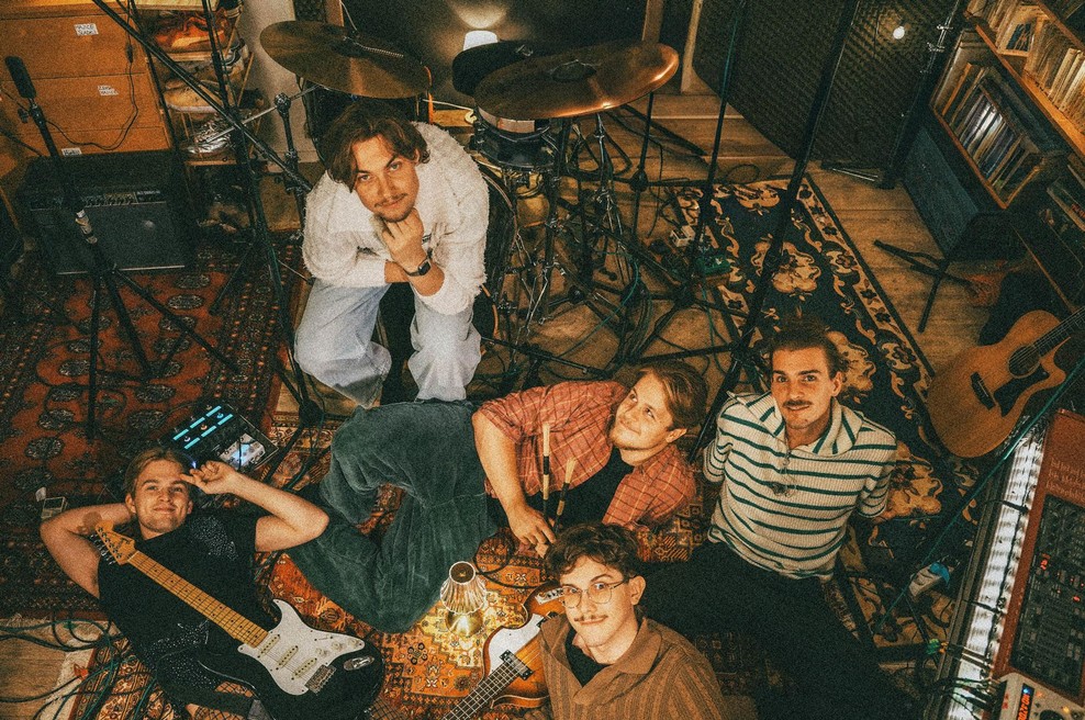 Slovenci posneli priredbo legendarne pesmi, ki jo poznamo vsi: boljše od originala? (foto: Promocijsko gradivo)